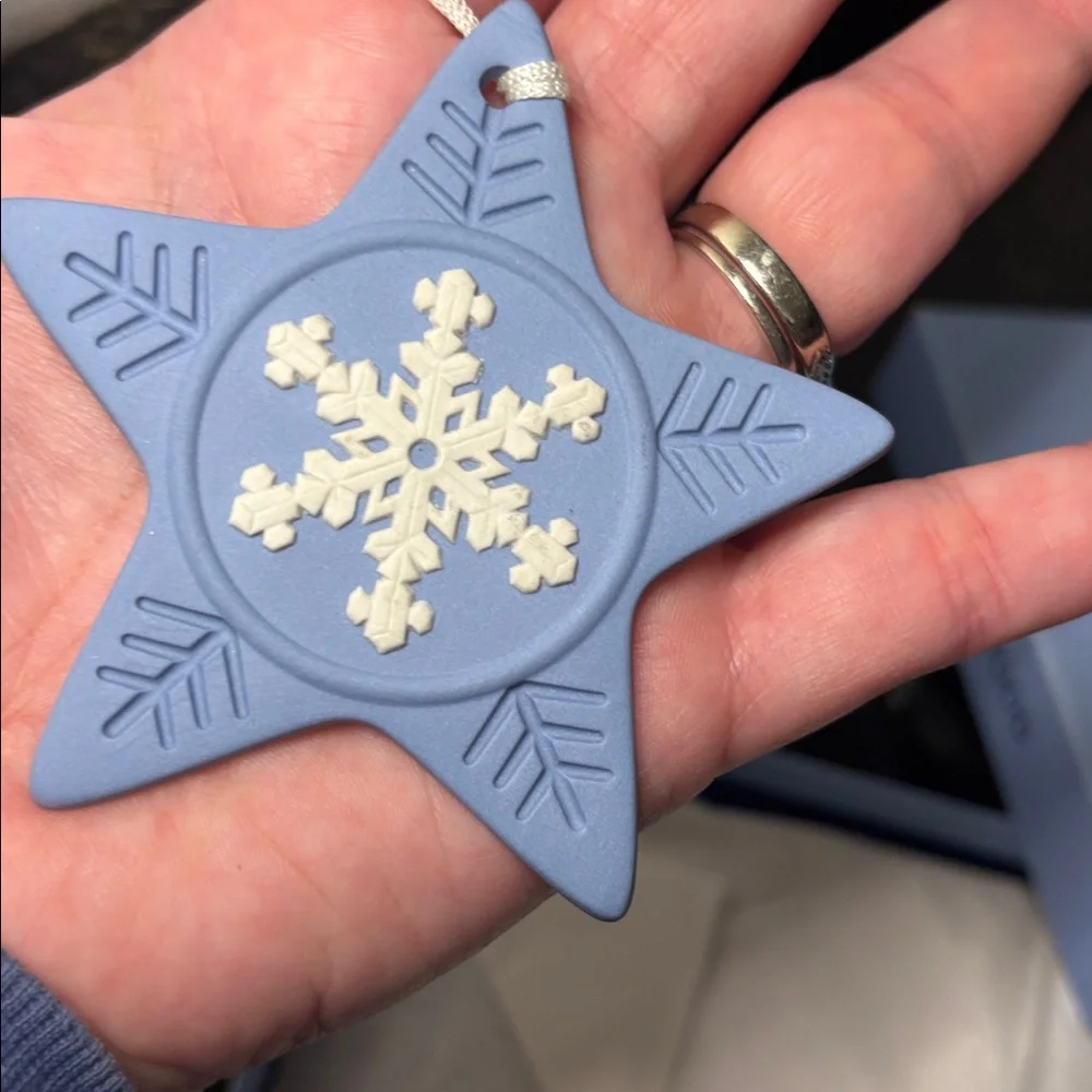 WEDGWOOD 2003 Blue Star Snowflake Ornament